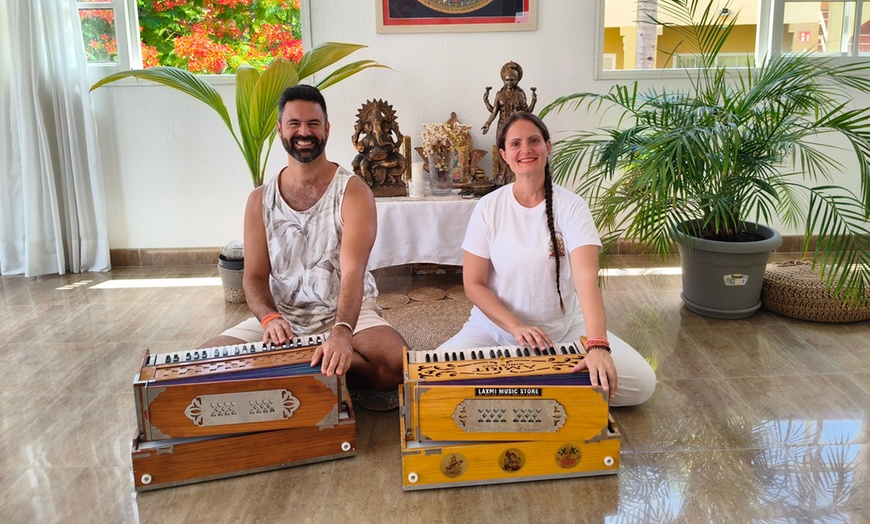 Image 10: 1 o 3 meses de clases de yoga o meditación para 1 o 2 personas 