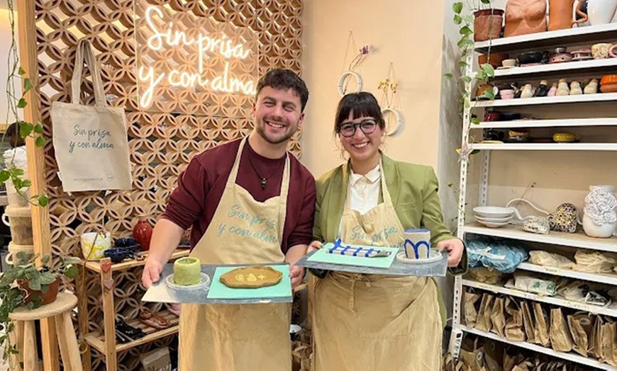 Image 5: Taller de cerámica con vermut y patatas bravas o iniciación creativa