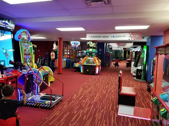 Niagara Falls Fun Zone-Fallsview Restaurant, Attractions & Arcade Pass