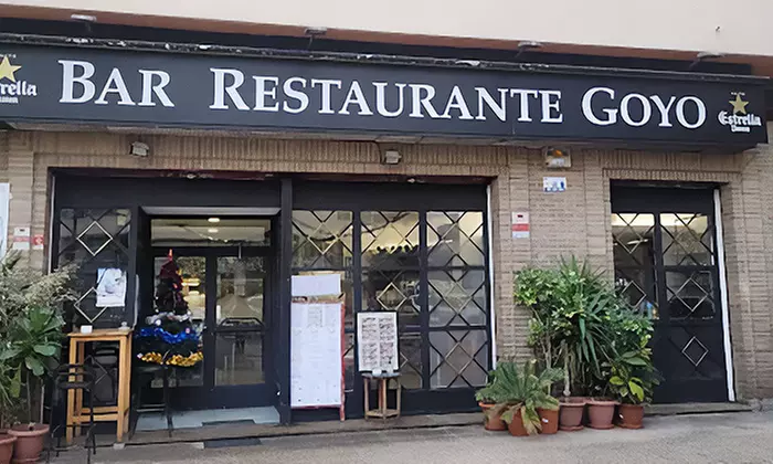 Menú para llevar con arroz, entrante y vino para 2 o 4 personas