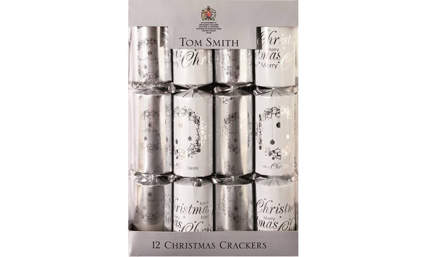 Image 5: Tom Smith Christmas Crackers