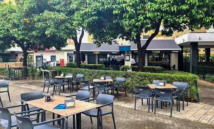 Image 11: Menú para 2 o 4 con entrantes, principales, postres y bebidas