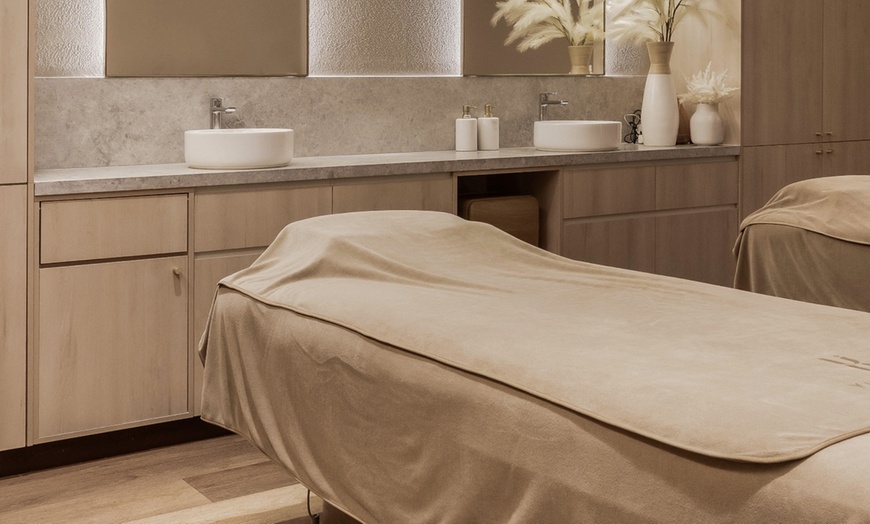 Image 2: Full Set of Volume Eyelash Extensions for Stunning, Lasting Results