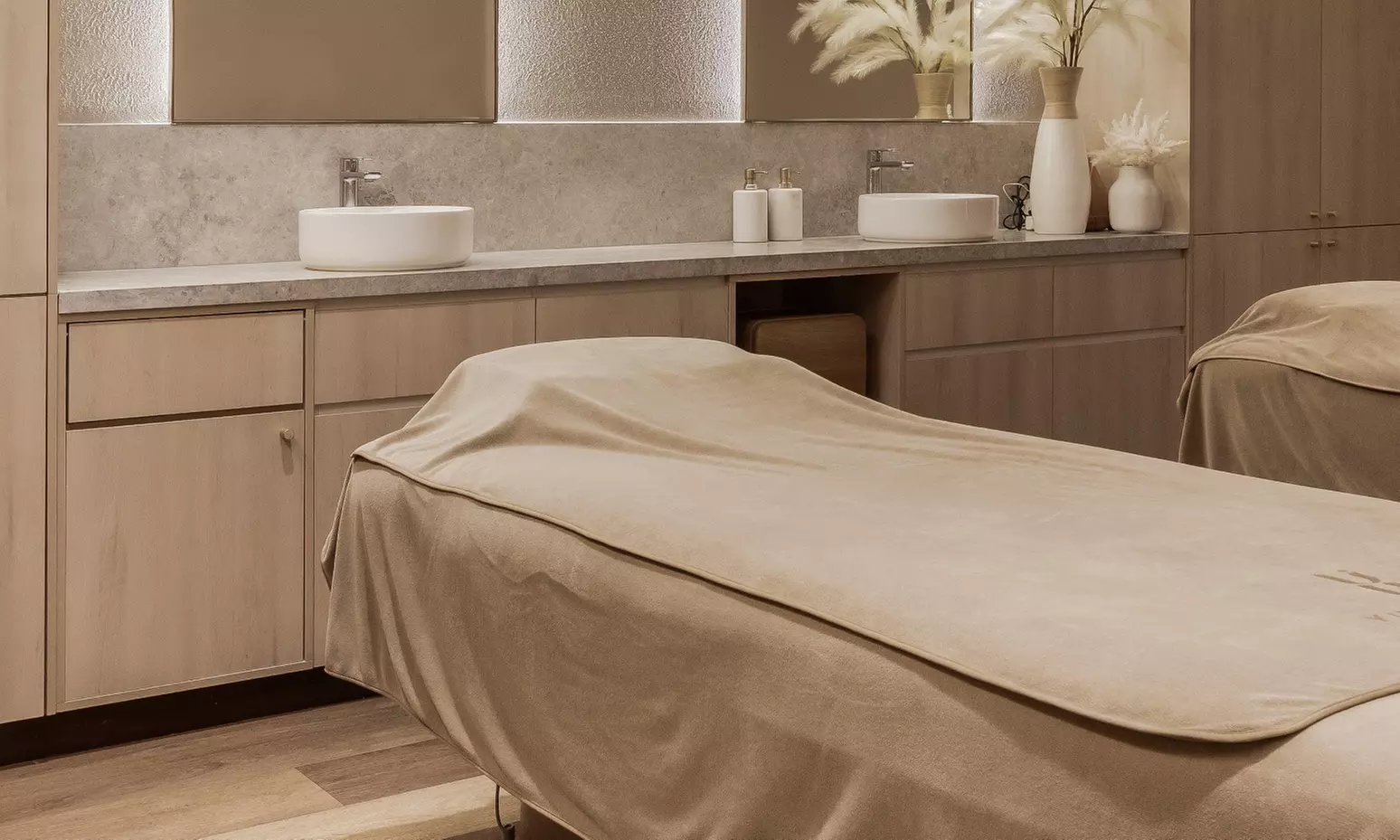 Full Set of Volume Eyelash Extensions for Stunning, Lasting Results