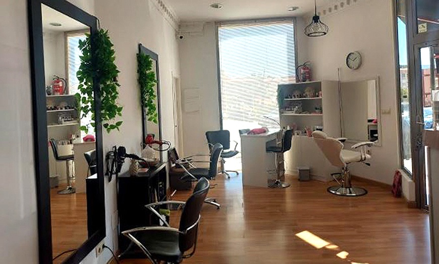 Image 5: Masaje kobido rejuvenecedor especial con opción a radiofrecuencia