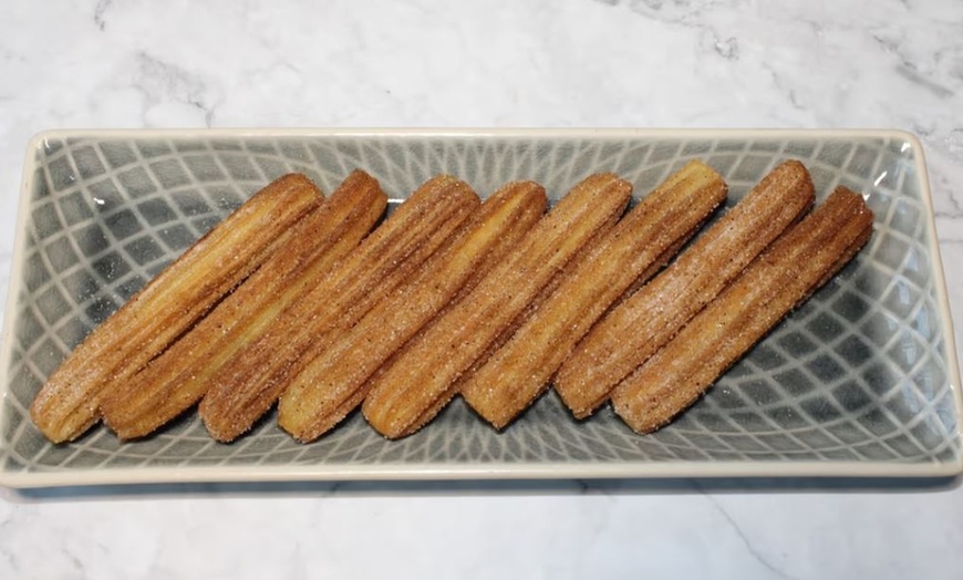 Image 1: 8 Churros mit einem Heißgetränk nach Wahl für 1-2 Personen