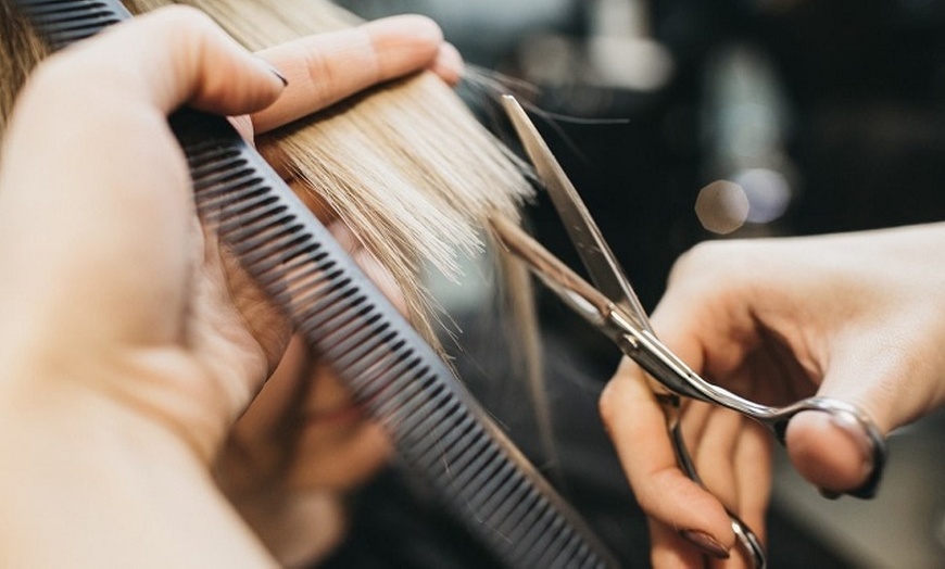 Image 2: Sesión de peluquería con lavado, acondicionador y brushing