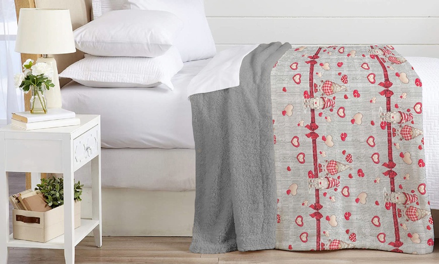 Image 3: Soft and Warm Sherpa Blanket