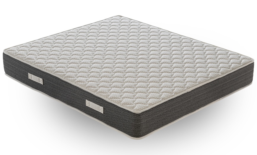 Image 2: Materasso in memory foam alto 30 cm con molle indipendenti 