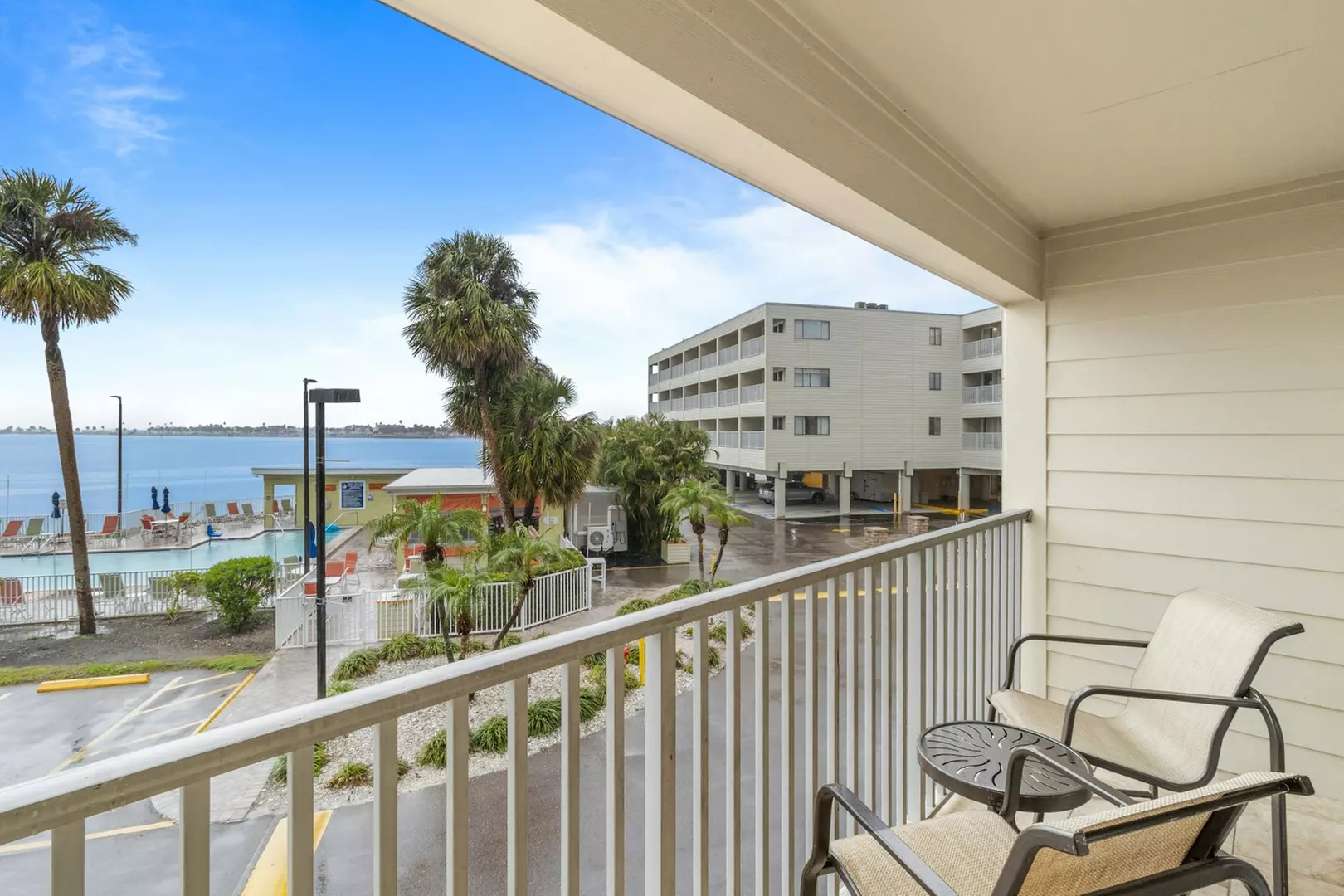 Sailport Waterfront Suites: Your Gateway to Bayside Serenity
