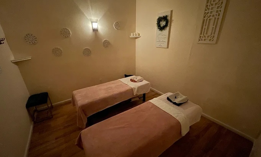 Image 3: 60-Min Swedish or Deep Tissue Couples Massage - Up to 37% Off 