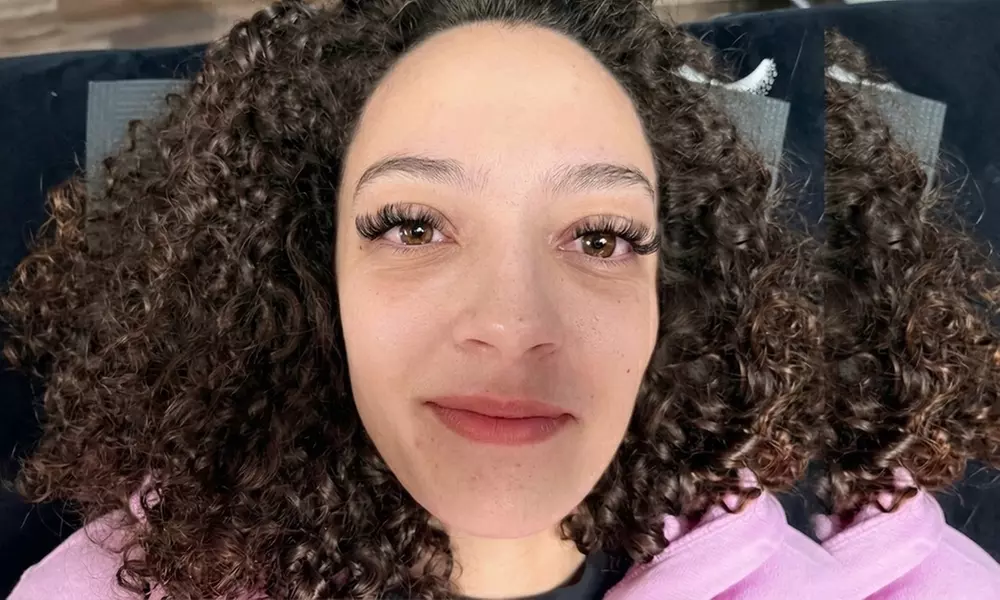 Full Set of Classic /YY, or Hybrid /Volume Eyelash Extensions