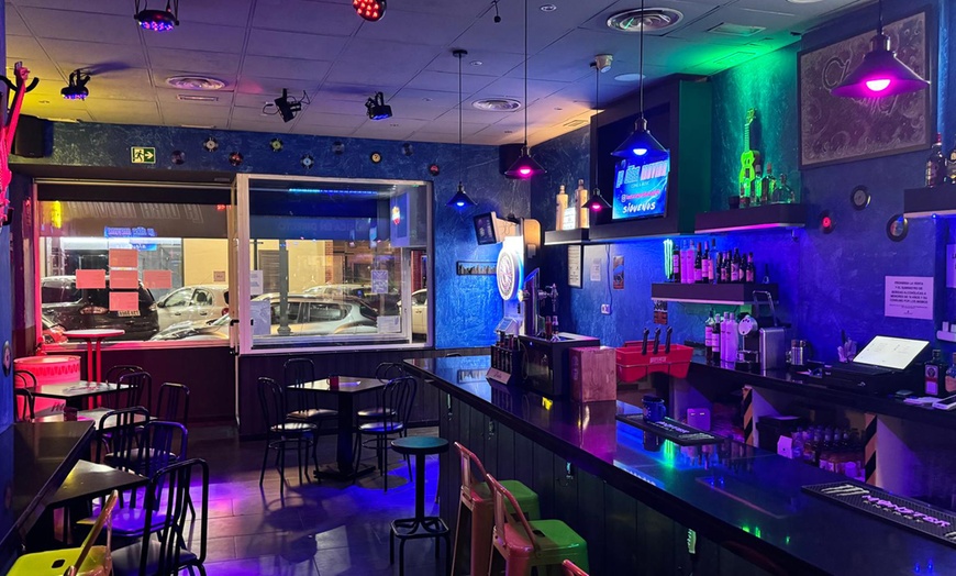 Image 9: Copa o cóctel a elegir y ración de nachos para 2 o 4 personas 