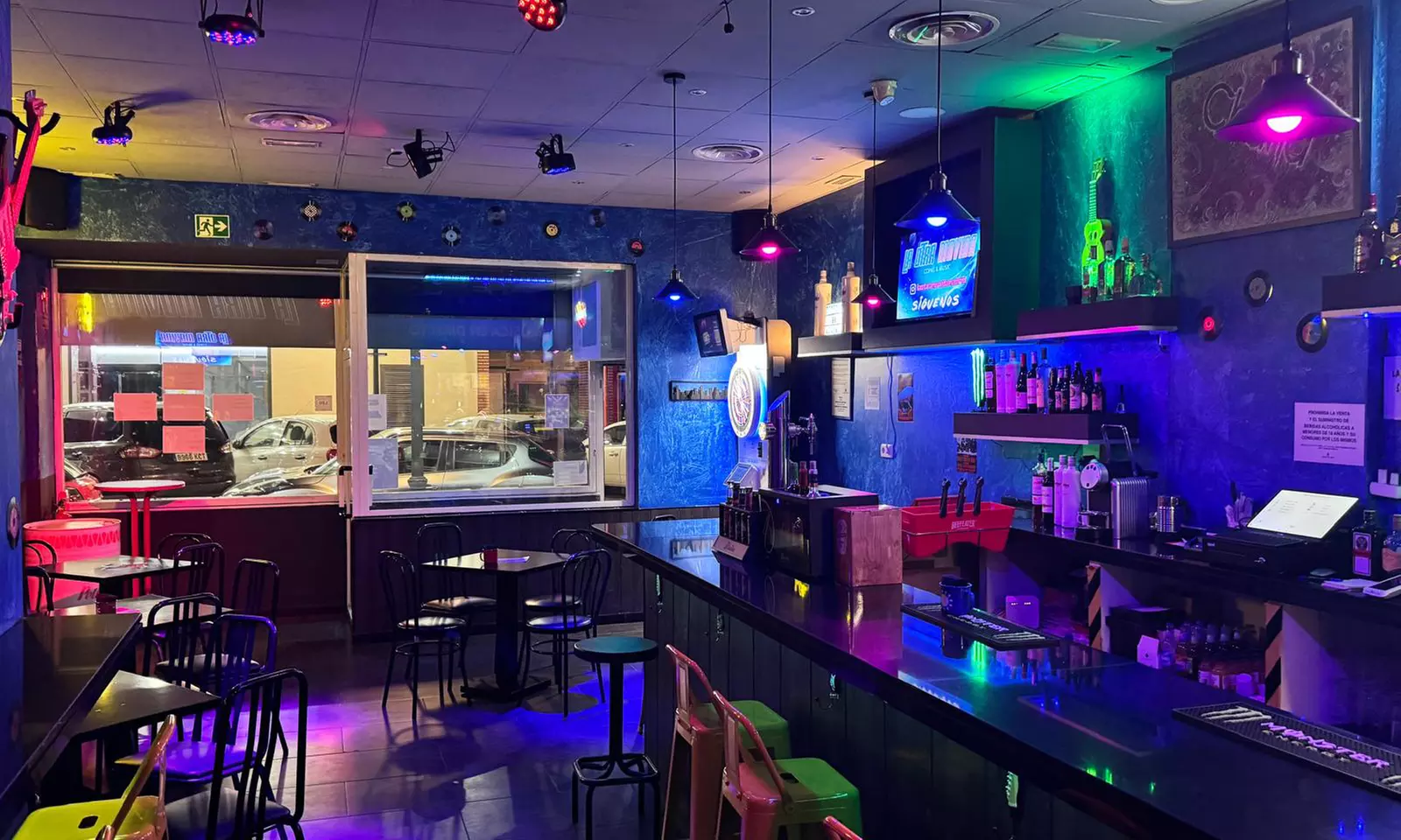 Copa o cóctel a elegir y ración de nachos para 2 o 4 personas