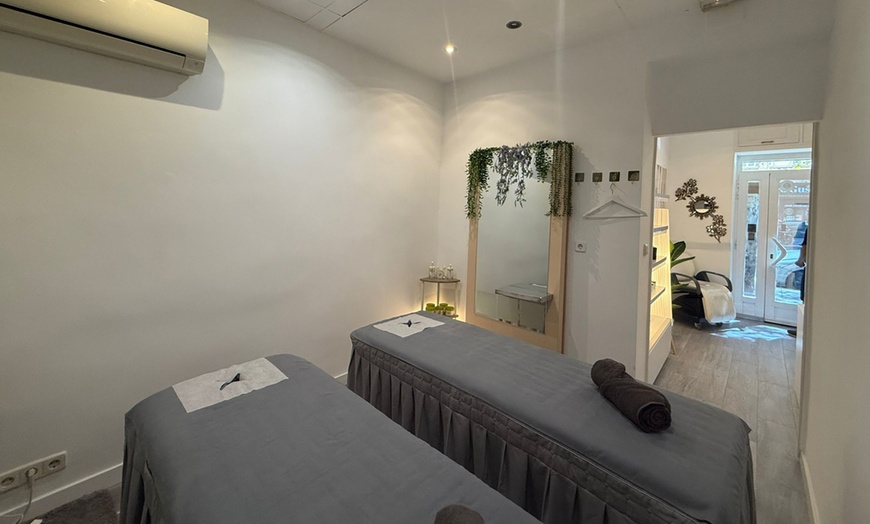 Image 2: 1 o 3 sesiones de masaje a elegir con opción a reflexología podal