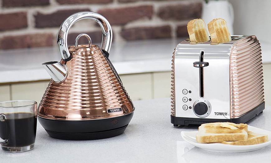 Image 3: Tower Kettle with Toaster