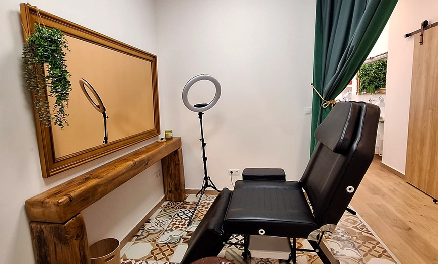 Image 2: Renueva tu piel de forma integral con un tratamiento a elegir para 1 