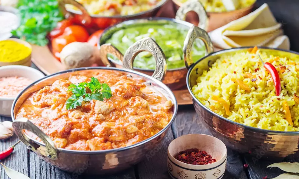 Starter & Main w/ Rice or Naan & a Soft Drink/Tiger Beer for Up to 4