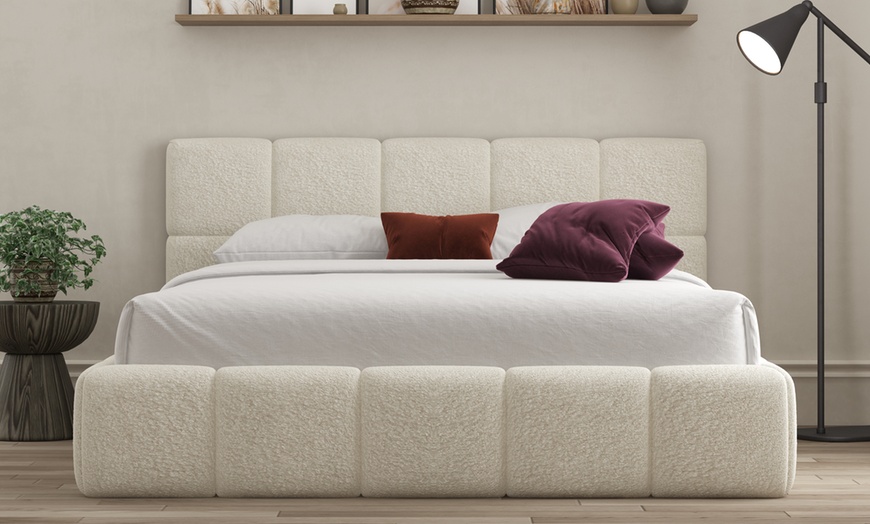 Image 5: DS Living Ovella Cubed Upholstered Bed