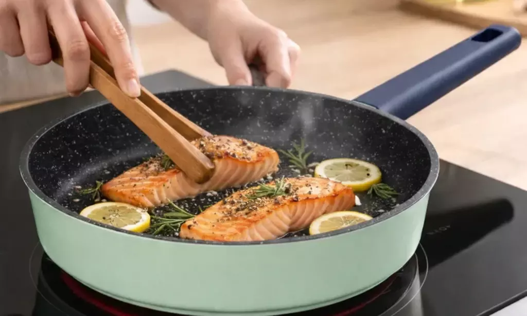 Set di pentole con coperchi in vetro