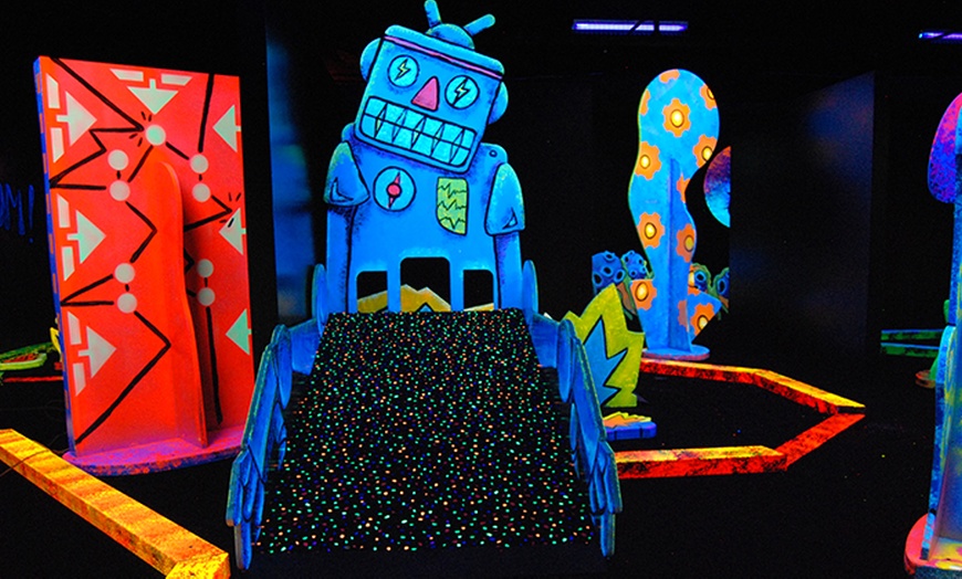 Image 2: Glow-in-the-Dark Mini Golf