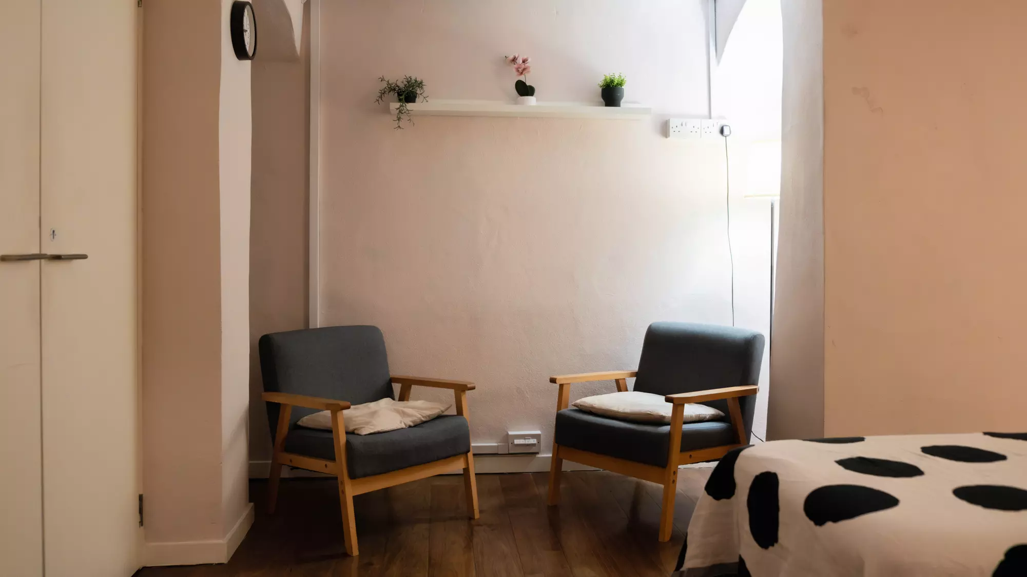 Glow & Renewal: Gua Sha Facial — 60 or 75 Minute Session