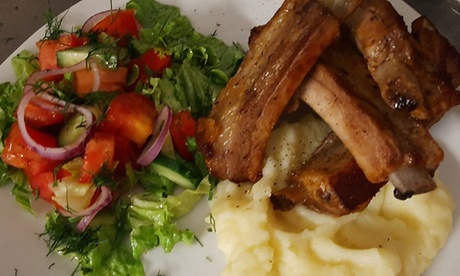 Menu italo-russo con calice di vino per 2 persone al ristorante Ristrò Montecatini (sconto fino a 58%)