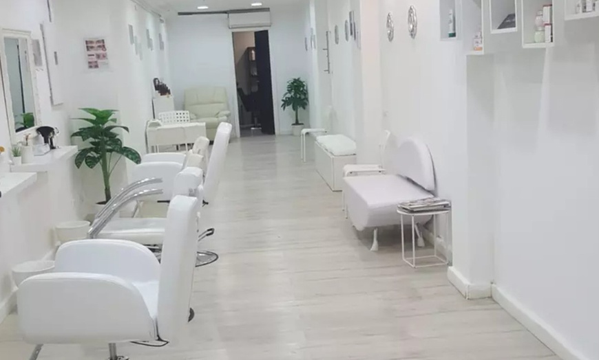 Image 5: ¡Vaya ojazos! Extensión de pestañas con opción a depilación cejas 