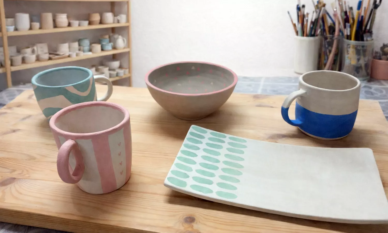 ¡Taller de pintura en cerámica con bebidas para 1 o 2 personas!