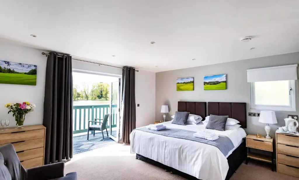 Worcestershire: Choice of Lakeview Cabin with Breakfast