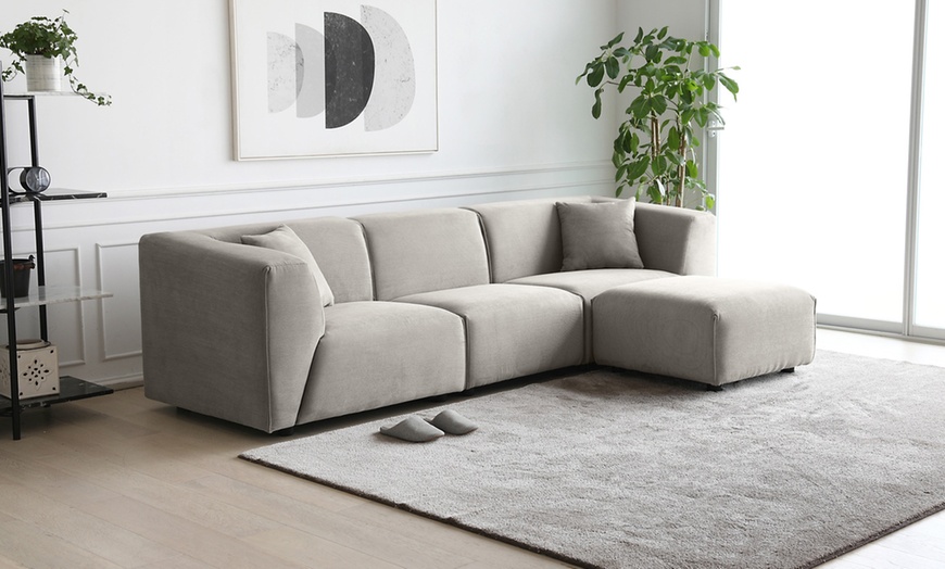 Image 36: Canapé modulable 3 ou 4 places avec pouf en velours côtelé de Kocoon