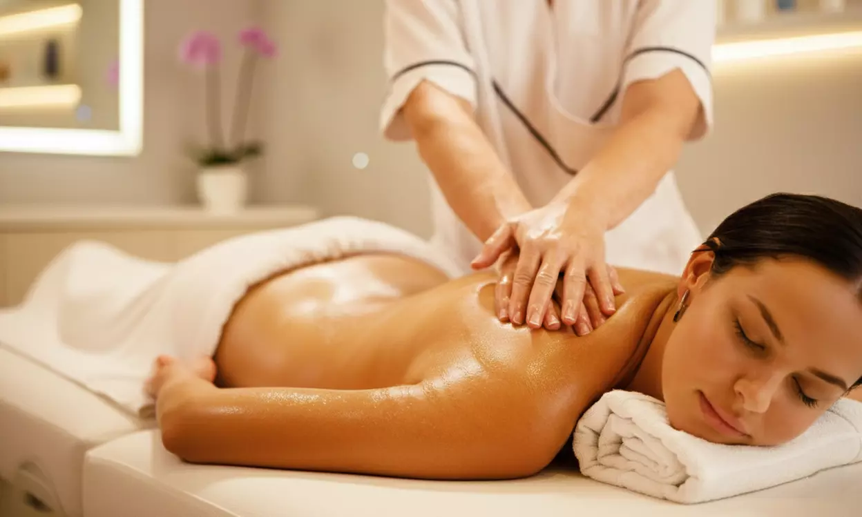 Masaje deportivo o descontracturante en Playa de las Américas de 30, 45 o 60 minutos con un 59% de descuento - Primary Image