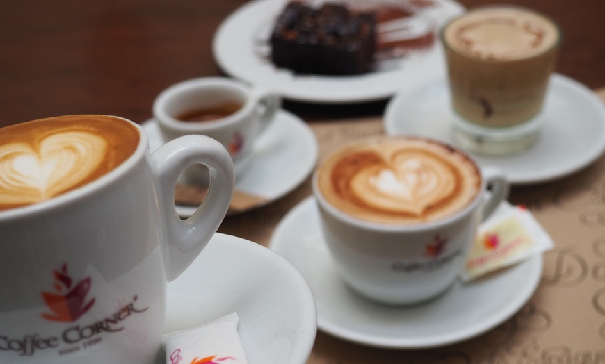 Image 3: Brunch o merienda  para 2 o 4 con platos dulces, salados y bebidas