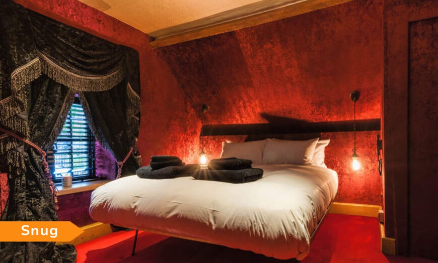 Image 19: 5* Decadent Hotel Break for Two with English or Thai Dining experience