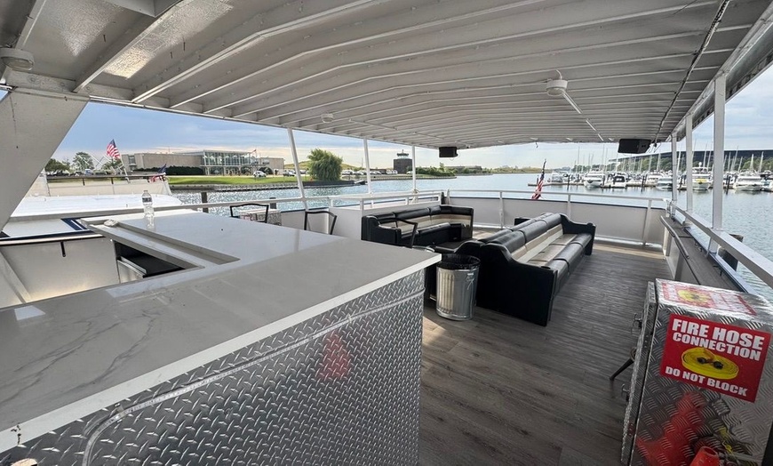 Image 7: Open Air Party Boat Cruise with Live DJ – Chicago