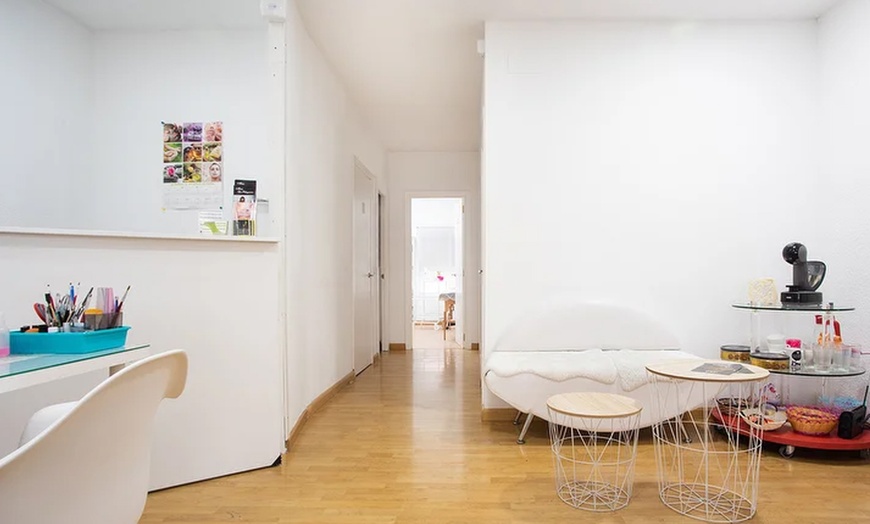 Image 5: Sesión de manicura y/o pedicura con opción a manicura rusa para 1