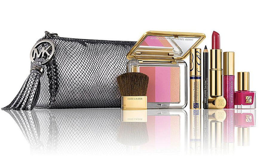 Image 3: Estée Lauder makeup set
