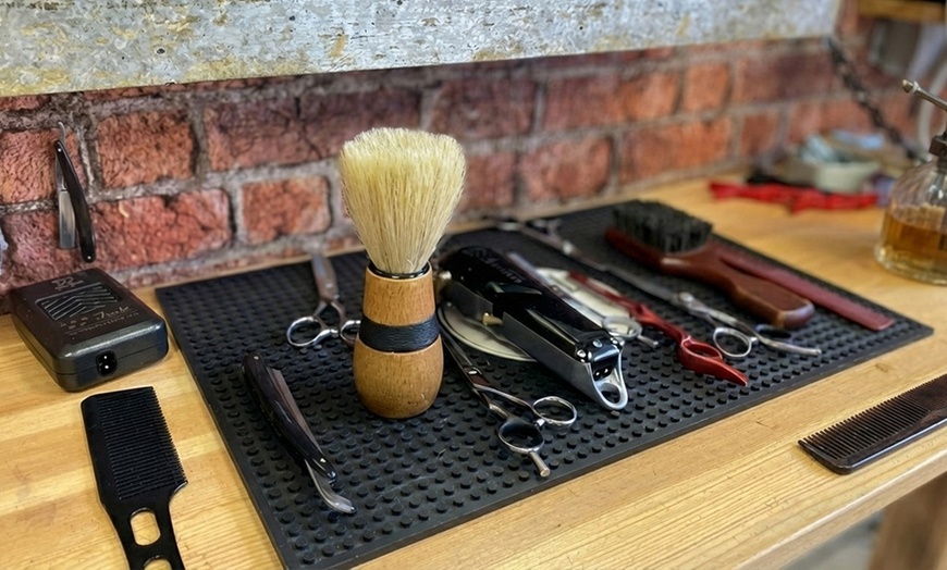 Image 4: Herrenhaarschnitt mit Waschen & Styling, optional inkl. Bart-Rasur