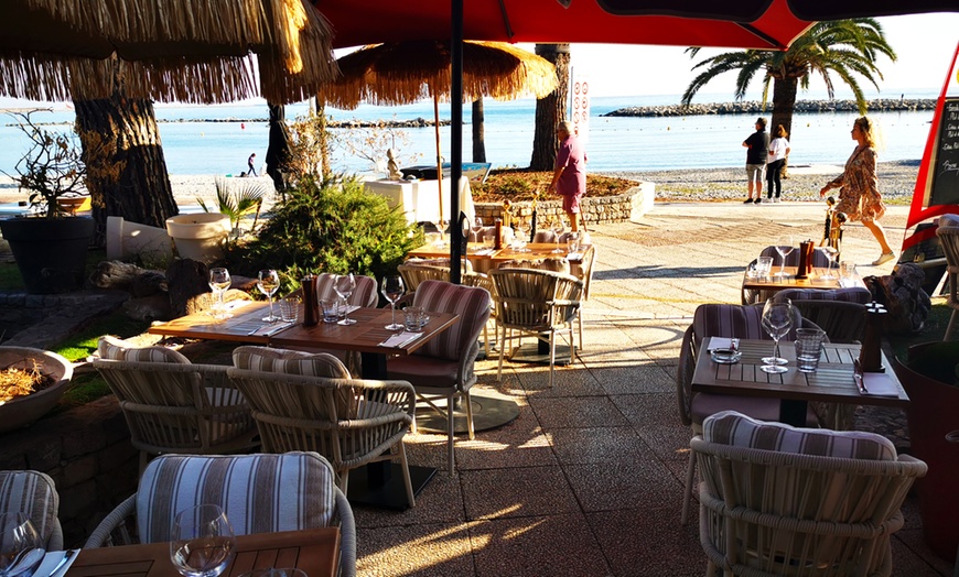 Image 5: Déjeuner ou dîner bistronomique en bord de mer au Voile Rouge