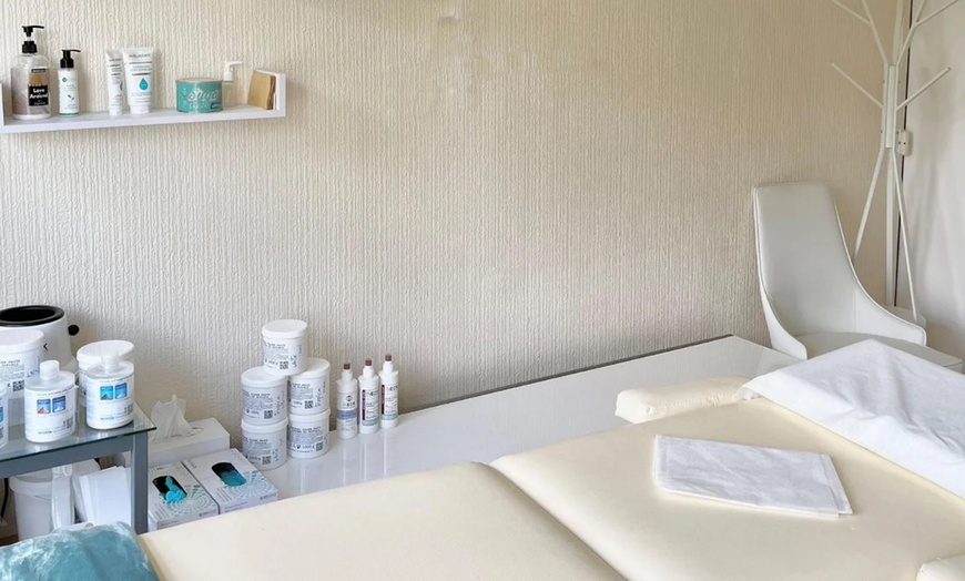 Image 2: HydraFacial Treatments — Single, Deluxe, or Luxury with LED & Boosters