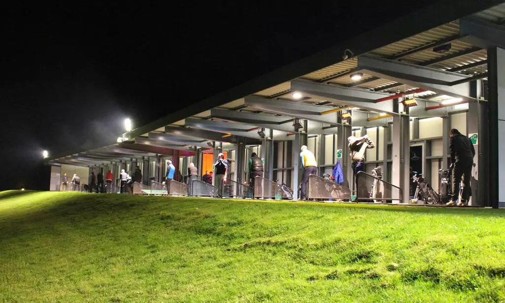 18 Loch Greenfee inkl. Übungsbälle für 2 Personen, optional mit E-Kart