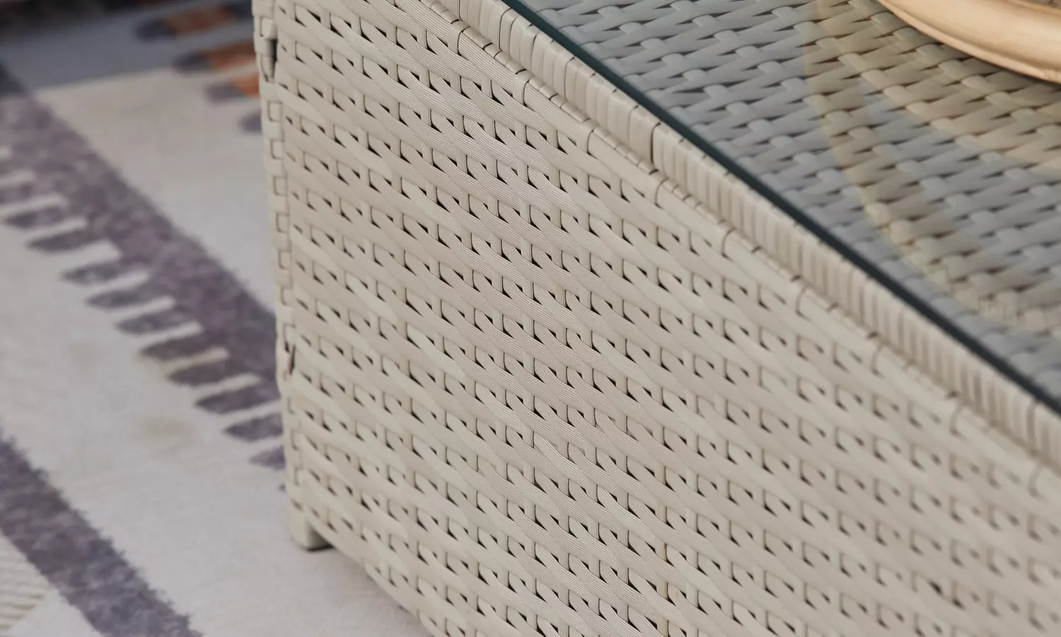 Salon de jardin 4 places Kocoon en résine tressée, modèle "Oacari"