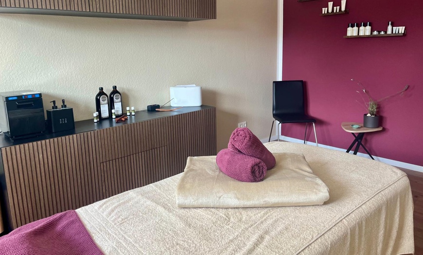 Image 3: 25 - 50 Min. klassische Gesichtsbehandlung oder 75 Min. Microneedling