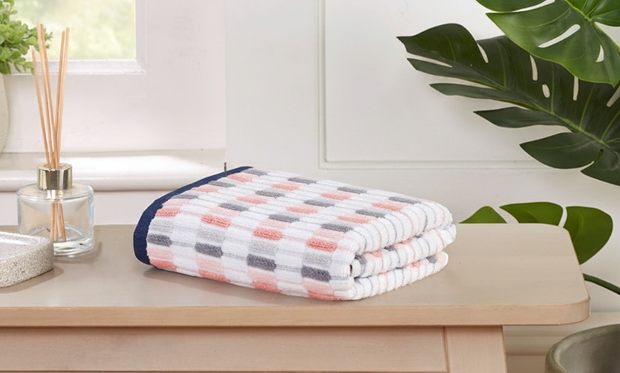 Image 5: One or Two Santa Cruz Cotton Bath Sheet 500 GSM