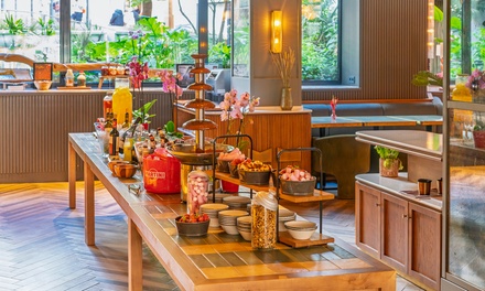 Para 2 personas: buffet libre de brunch con barra libre de vino, cava y cerveza - Brunch y tardeo Red by Martini