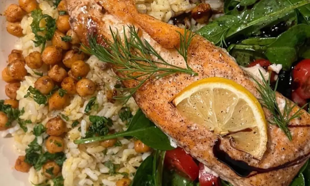 Reichhaltiges modernes Frühstück nach Wahl für 1 bis 4 Personen