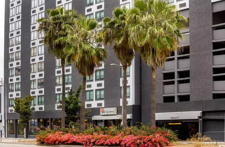 Comfortable Budget Hotel Near LAX With Parking Included