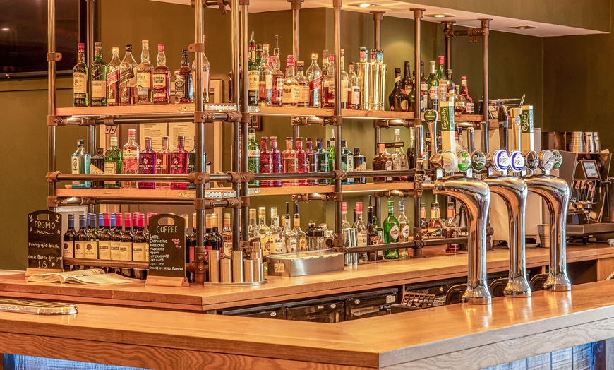 Image 15: 4* Hampshire: Standard Double or Twin Room Stay with Breakfast & More