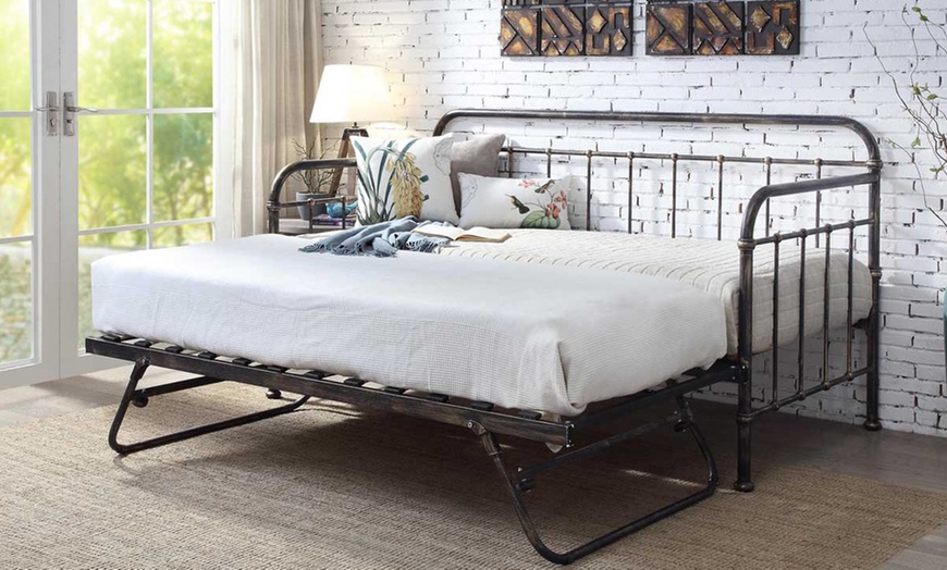 Image 2: Classic Metal Day Bed and Trundle