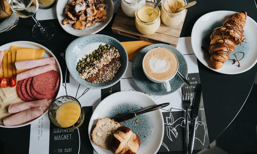 Image 7: Frankfurt am Main: Standard double room including breakfast